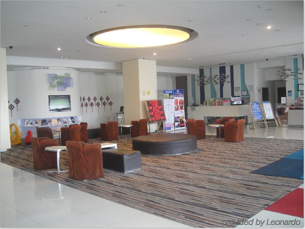 Holiday Inn Express Shanghai Nanhuizui Exterior photo