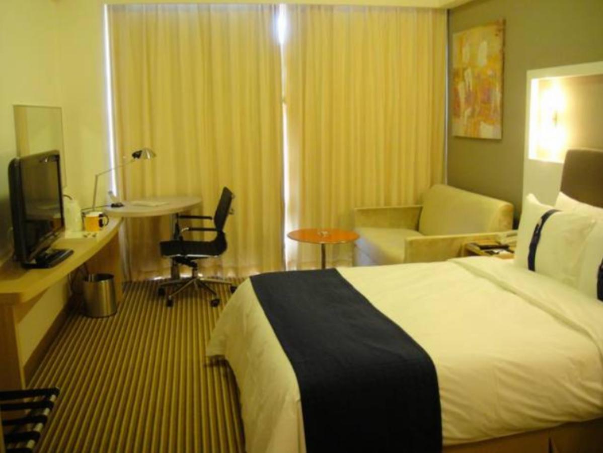 Holiday Inn Express Shanghai Nanhuizui Exterior photo
