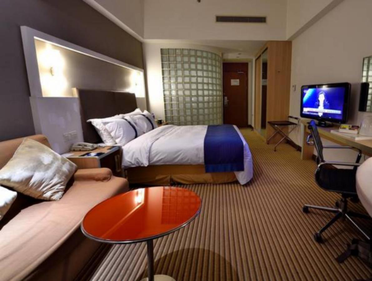 Holiday Inn Express Shanghai Nanhuizui Exterior photo